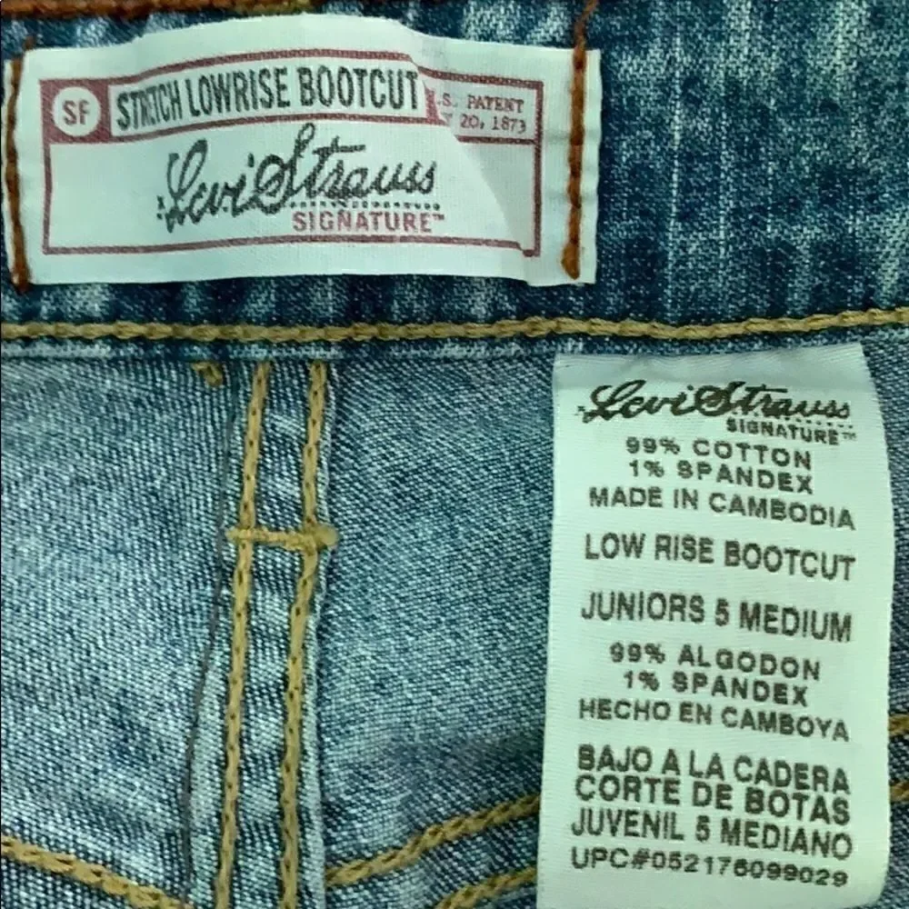 Levi’s signature Stretch Crop low rise boot cut